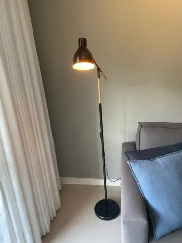 Luminária de piso preta Tok&Stok Alta qualidade - 1,5 m de altura