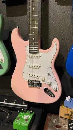 Guitarra Rosa reguladinha Stratocaster Poseidon marquês nova