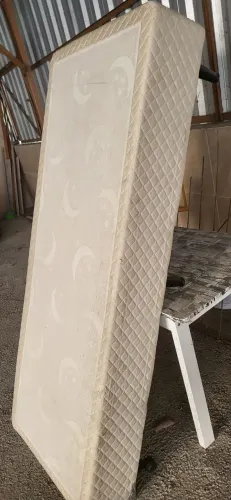 Geladeira funcionando somente o congelador .. Base de cama solteiro 