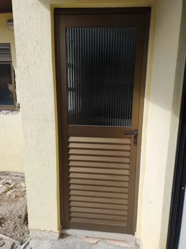 Porta em alumínio