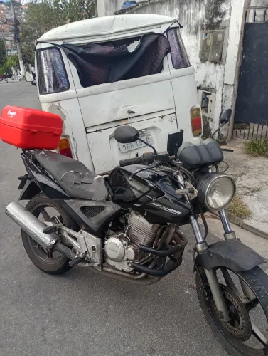 Estou vendendo essa moto pq comecei trabalhar com aplicativo quero pegar uma meno cilin
