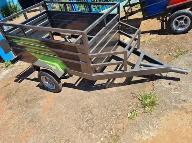 "Carretinha pra puxar em moto supermercado etc fechos de molas pra até 300kg fábricamos to