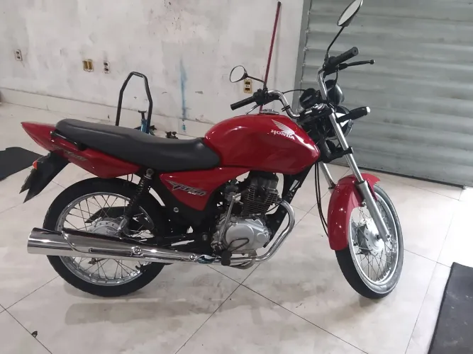 Vendo moto CG 150 unico dono raridade nada pra fazer pra pessoas exigente 
