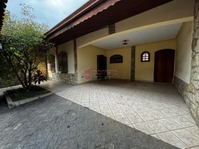 CASA COM EDÍCULA PARA LOCAÇÃO E VENDA NA VILA RAMI - JUNDIAÍ/SP