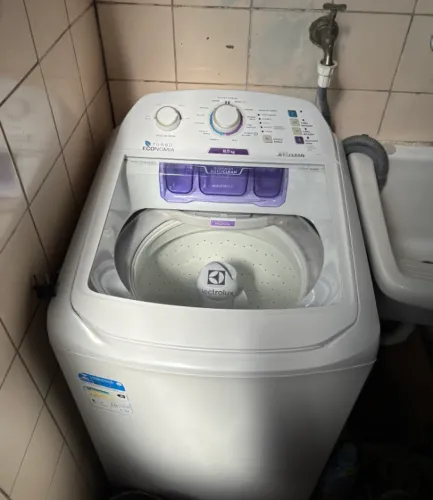 Máquina de Lavar Electrolux 8,5kg - 127v - LAC09