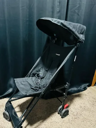 Carrinho de Bebê Voyage Guarda-Chuva Preto - Super Conservado