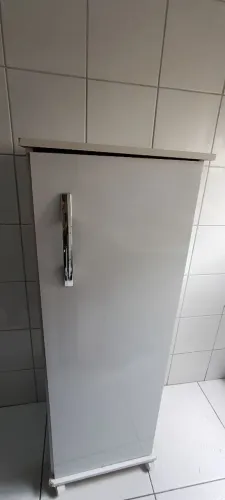 Armário multiuso vertical