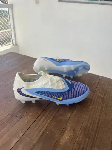 Chuteira Nike 