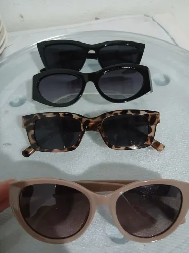 8 Reais cada óculos