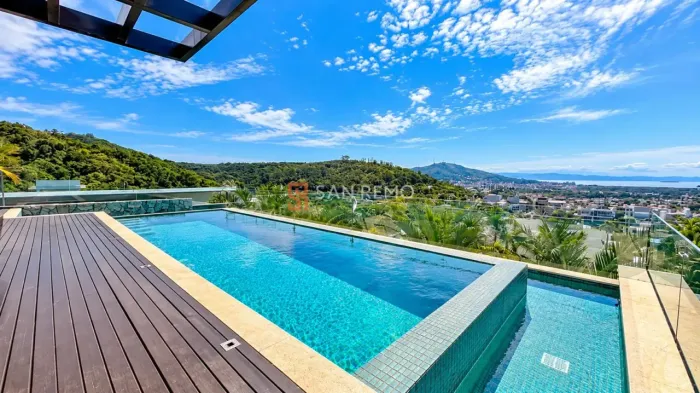 Córrego Grande | Casa 6 quartos, sendo 4 suites