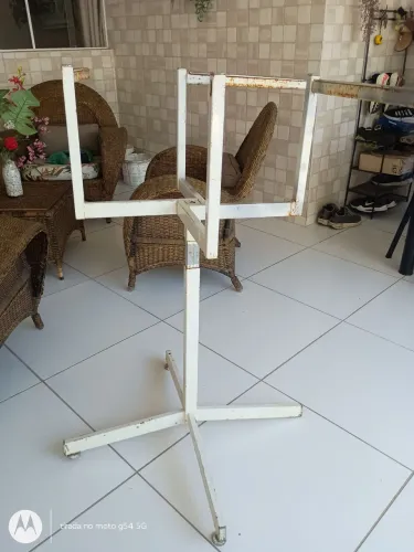 Vende-se arara para loja