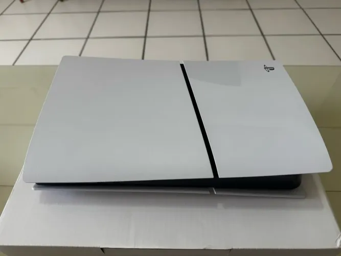 PlayStation 5 Slim Digital 1TB + 2 Controles DualSense + Suporte Carregador + 2 Jogos