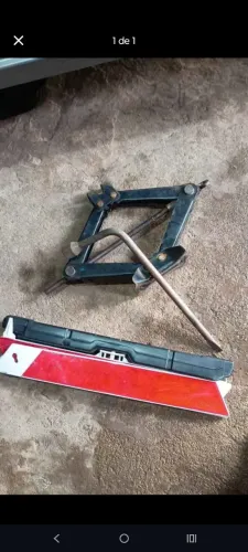 Kit macaco triângulo e chave de roda 