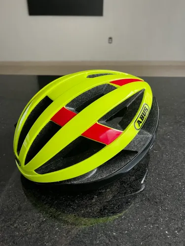 Capacete Abus Viantor extremamente novo
