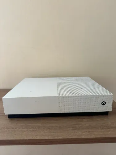 Xbox One S 500GB + 2 Controles Originais - Funcionando Perfeito