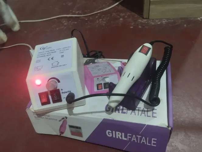 Broca de unha da girl fatale
