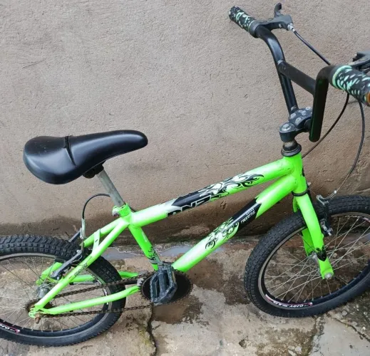 Vende-se  Bicicleta aro 20 
