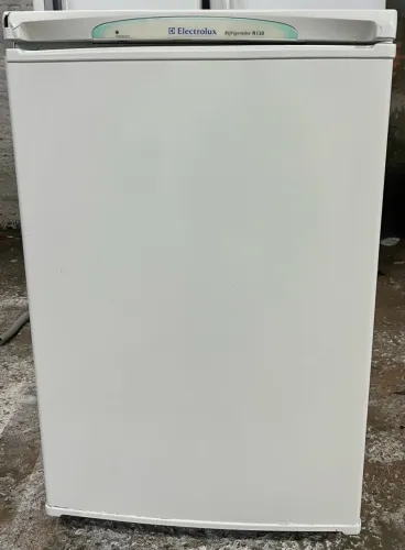Frigobar Electrolux, 130 litros dos grande 
