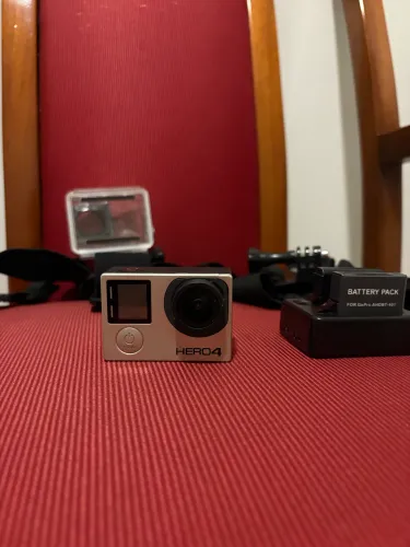 Vendo GoPro HERO4 + Kit com pack de bateria e 2 suportes de cabeça