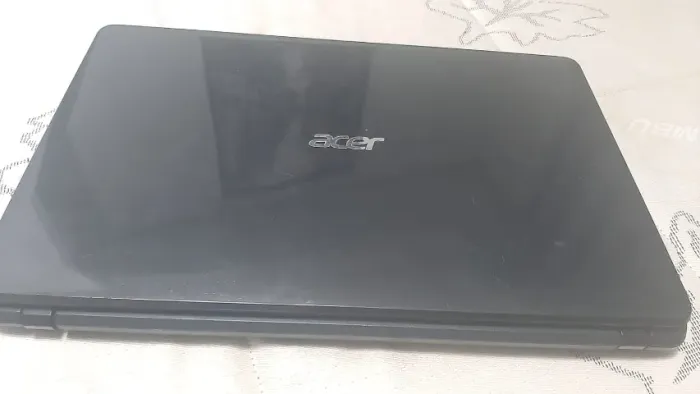 Notebook Acer Aspire E1-531-2608 c/ problema no teclado e bateria