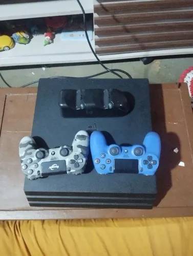 Playstation 4 pro 1 TB de armazenamento 