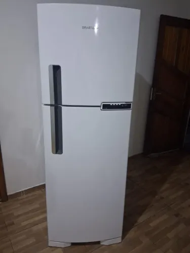 Geladeira Brastemp semi nova frost free