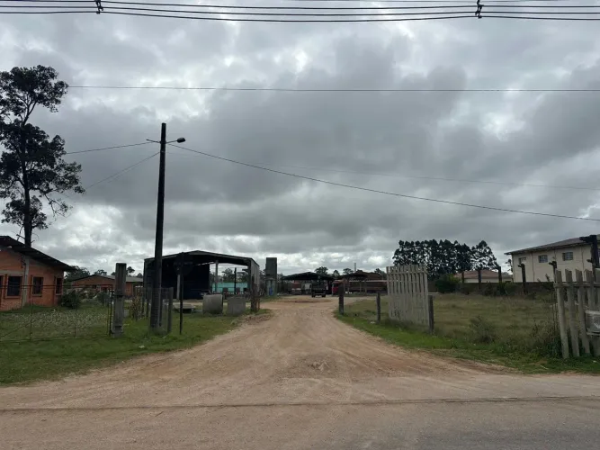 Terreno à venda nas Três Vendas, Pelotas! Amplo, com 12.750m² (85m x 150m), ideal para inv
