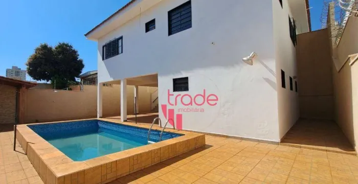 Casa Comercial à Venda de 04 Dormitórios no Jardim Sumaré em Ribeirão Preto com Piscina.