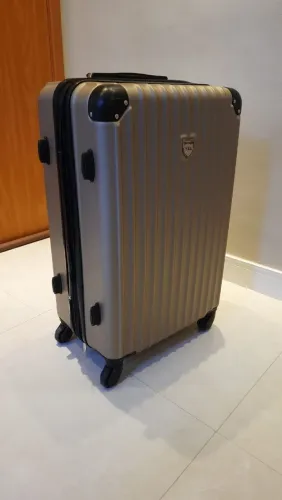 Mala de viagem 23 kg CONSERVADA