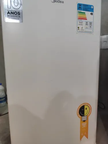 Frigobar Midea de 93 Litros (Modelo MRC10B1) na cor branca