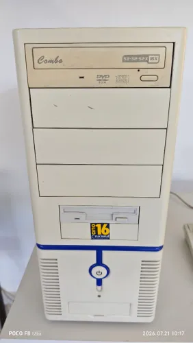 Computador retro antigo windows 98