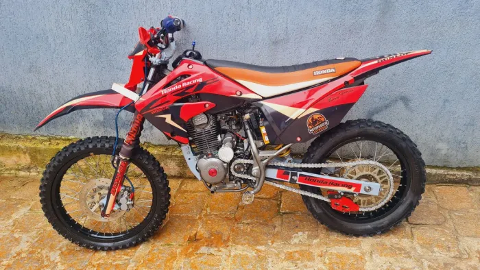 Moto de trilha. Mix Bros com motor XR200