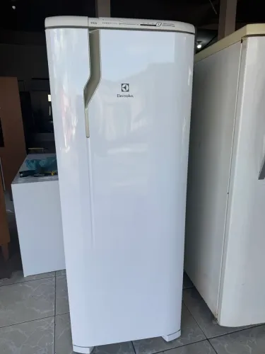 Geladeira Electrolux frost free 