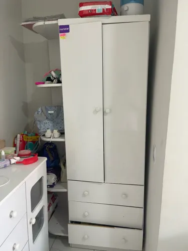Mini guarda-roupa infantil