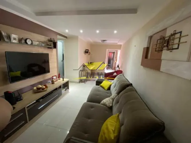 ENCANTADORA CASA DE 3 QUARTOS + CLOSET EM IRAJÁ PRÓXIMO Á PRAÇA ROSA FERNANDES