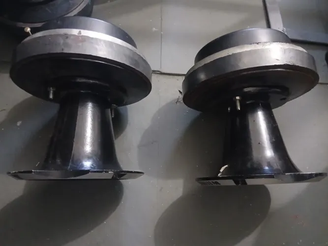 2 Jarrão D405 JBL + 2 cones de alumínio, funcionando normalmente