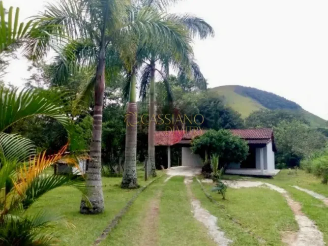 Chácara à venda de 1.600m² | 02 dormitórios e 01 banheiro | Monteiro Lobato |