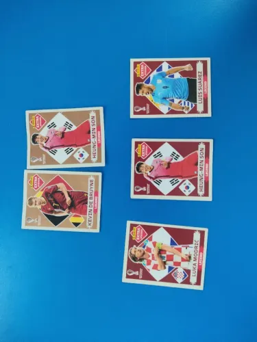 Kit 5 figurinhas legends originais (2 bronze + 3 bordô)