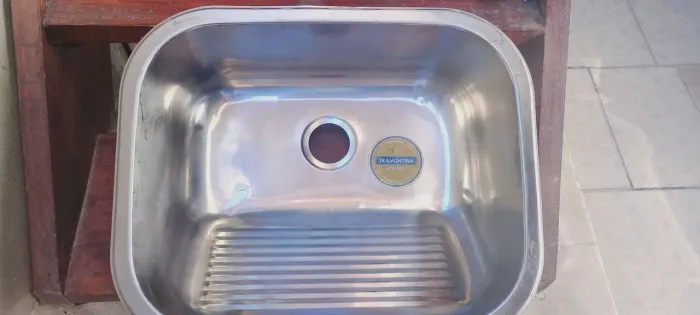 TANQUE DA MARCA TRAMONTINA INOX AINDA COM ETIQUETA ESTÁ NOVINHO PRONTO PRA SER USADO 