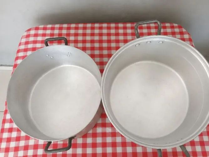 Vendo duas ótimas caçarola