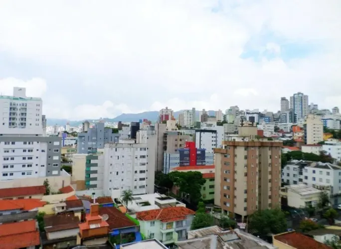 Amplo Ap.2Qts, 2Bhs, 1 Vg, Elevador, Próx.Av.Prudente Morais, Santo Antônio - BH