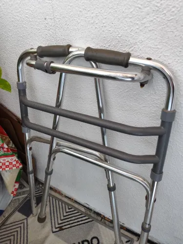 Vende -se andador