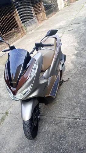 PCX DLX 150 com 24.000 km ano 2022 documentos tudo ok em meu nome já licenciada 2026