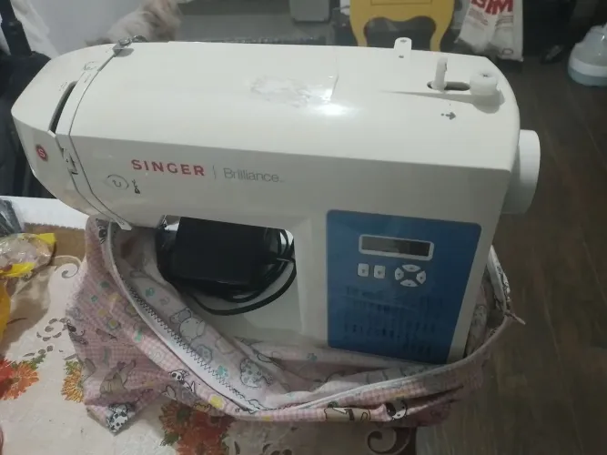 Maquina de costura singer