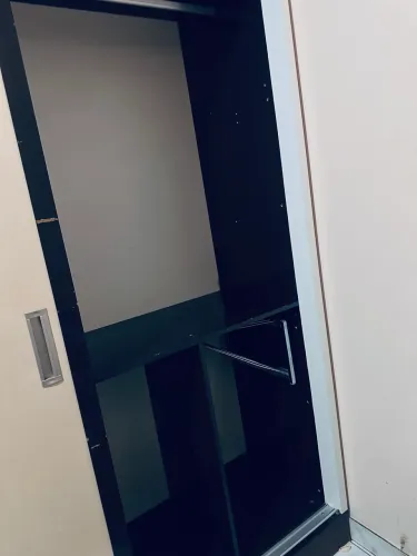Guarda-roupa 3 portas com espelho - Excelente estado