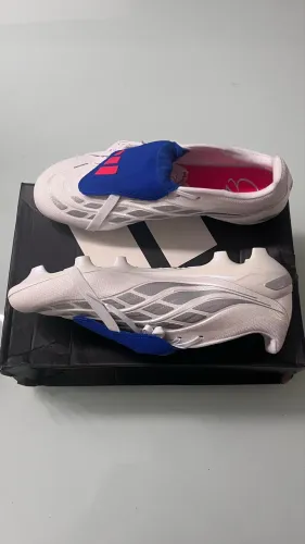 Chuteira Adidas Predator League Campo