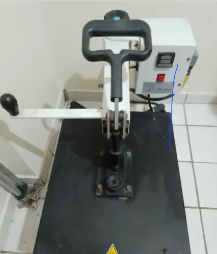 VENDE-SE: UMA PRENSA TÉRMICA ELI: