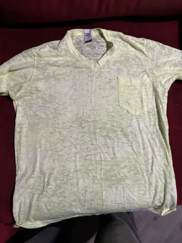 Camisetas diversas em bom estado