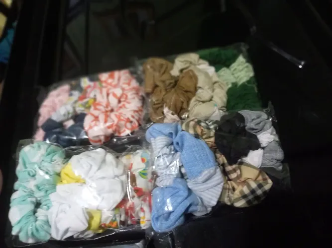 Kit com 50 scrunchs cores sortidas