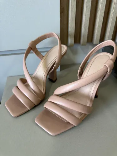 Sandália Arezzo 35
